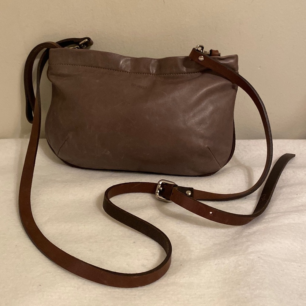 M0851 leather wristlet Crossbody bag 💼